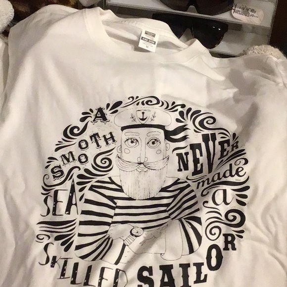 NEW ! Adorable, vintage style sailor White Graphic T-Shirt - Picture 4 of 4